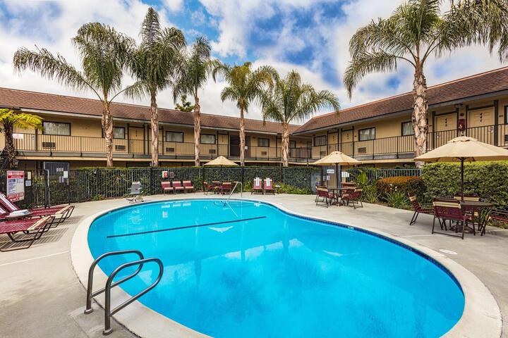 Pool Hotel