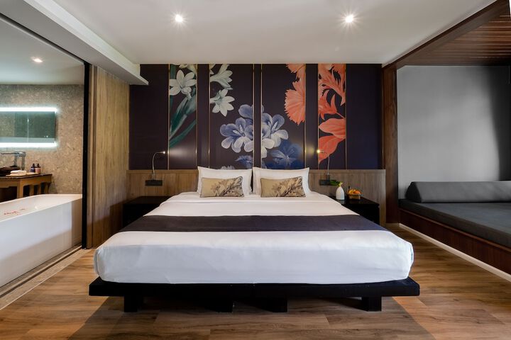 Room 10 of 83