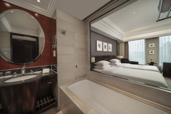 Room 18 of 40