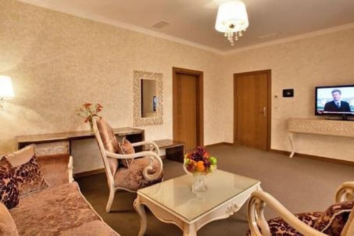 Room 12 of 24