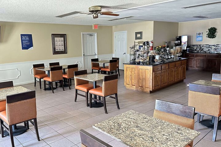 Breakfast/Coffee Service 24 of 33