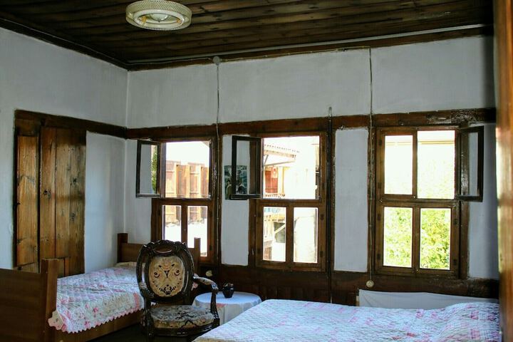 Room 10 of 65