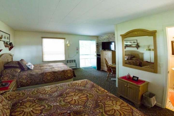 Room 13 of 77