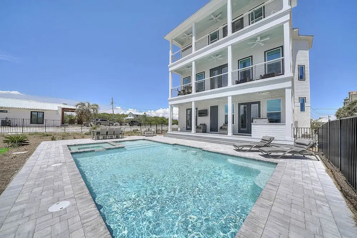 Pool 17 of 28