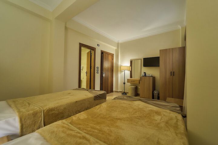 Room 72 of 174