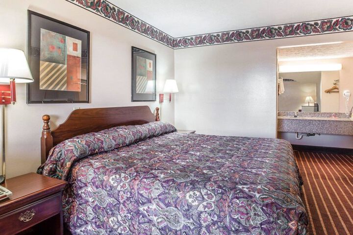 1 King Bed (9 of 12)