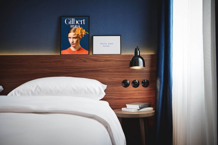 Room 4 of 63