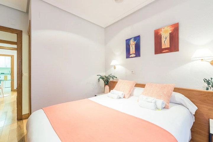 Room 4 of 10