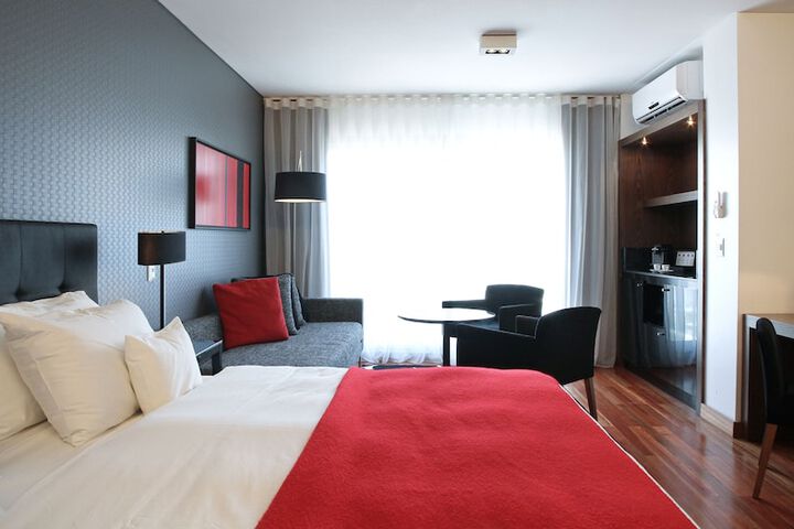 Room 16 of 210