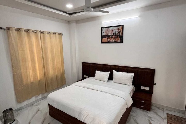 Room 3 of 52