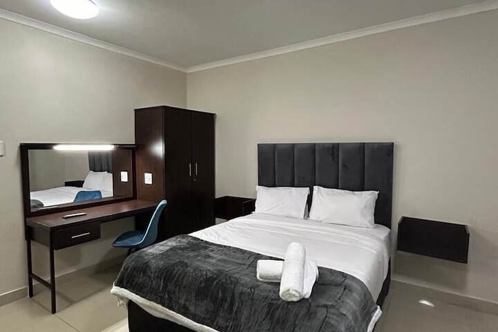 Room 3 of 8