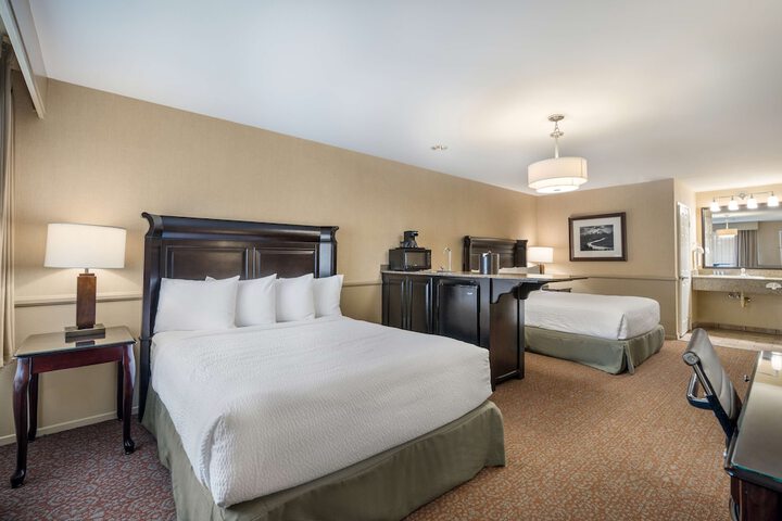 2 Queen Beds (4 of 5)