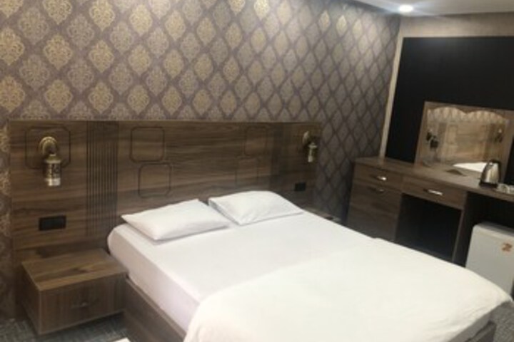 Room 15 of 27
