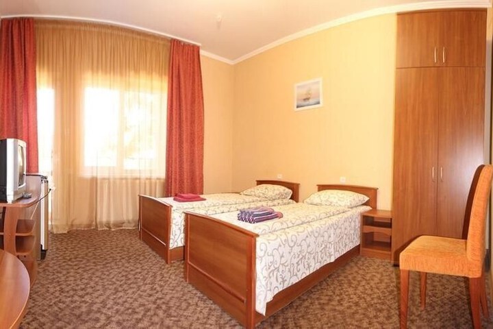 Room 2 of 32