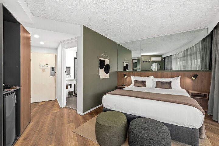 Room 6 of 34