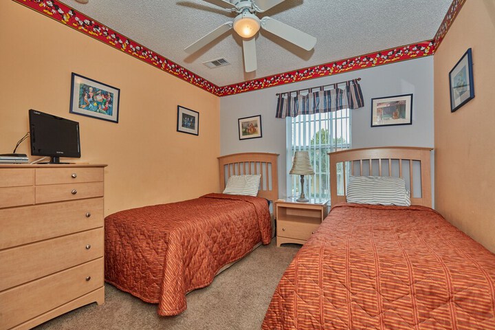 Room 32 of 35