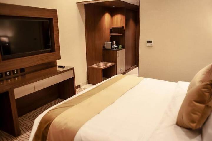 Room 5 of 19