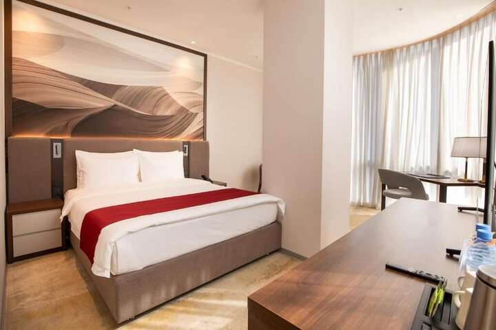 Room 10 of 93