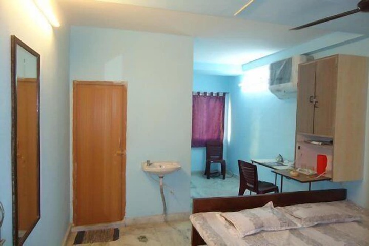 Room 5 of 9