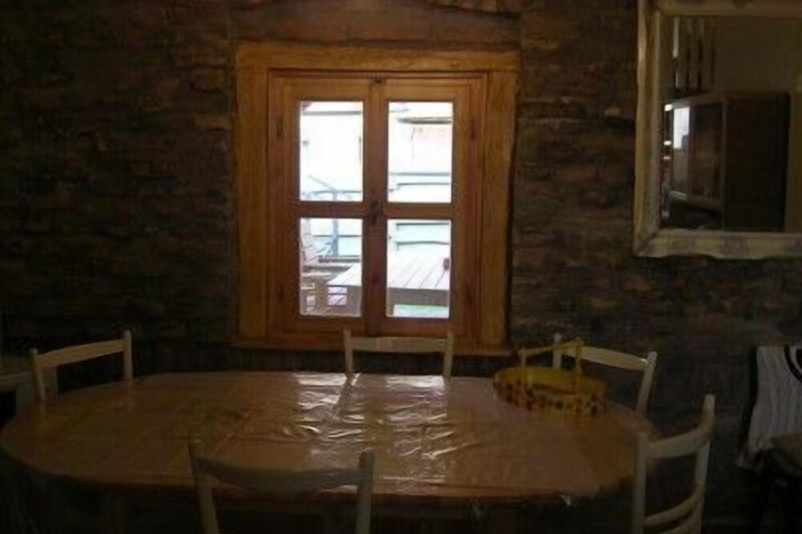 Room 3 of 37