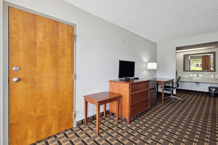 Room 17 of 34