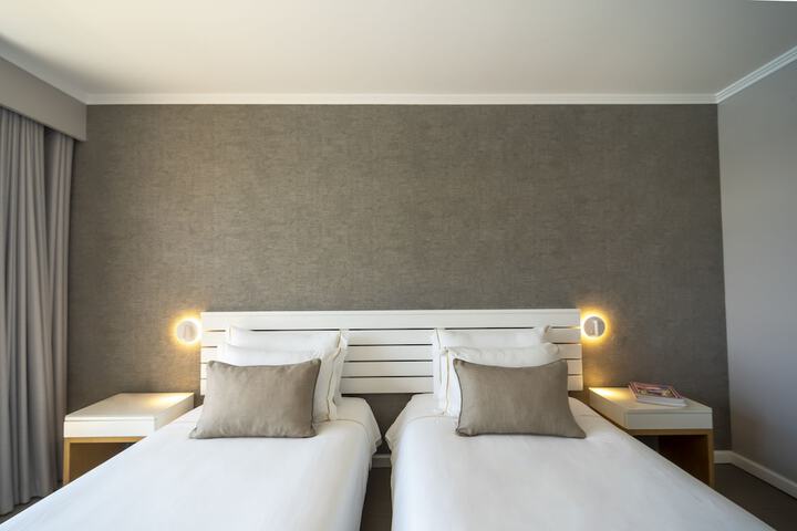 Room 8 of 42