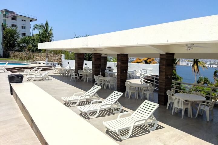 Hotel Pool