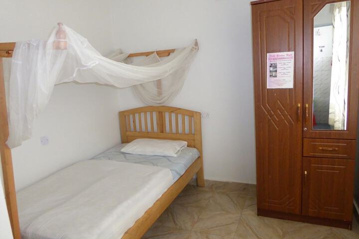Room 4 of 13