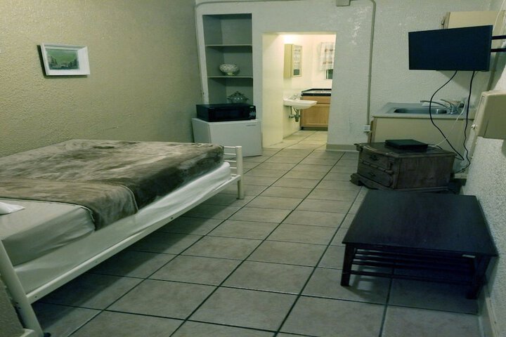 Room 33 of 66