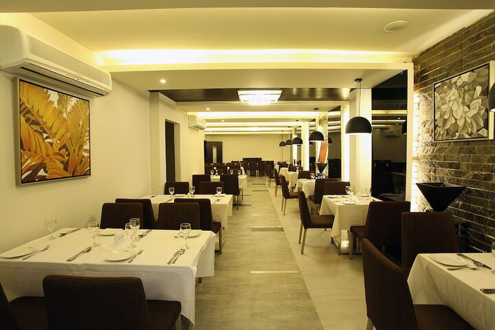 Dining 31 of 49