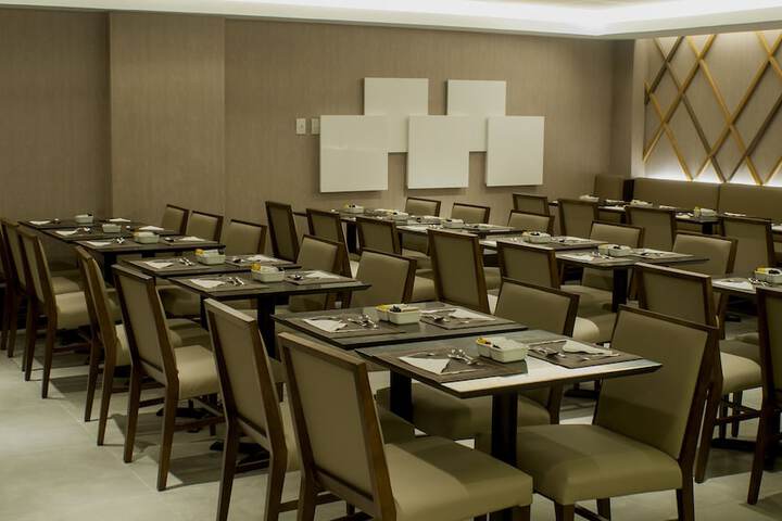 Dining 38 of 48