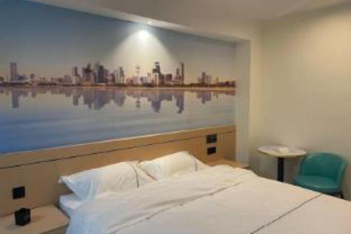 Room 9 of 10