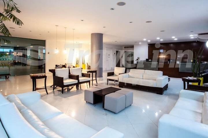 Lounge 26 of 35