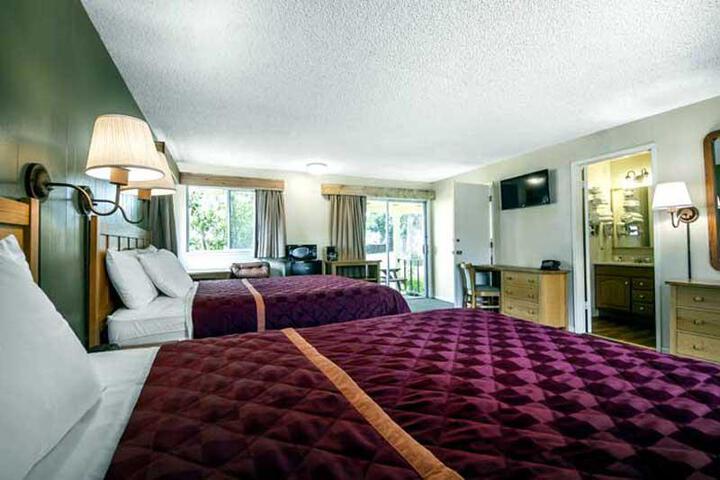 2 Queen Beds Poolside Pet Friendly (10 of 19)