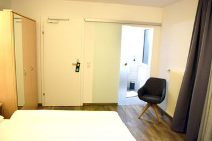 Room 85 of 136