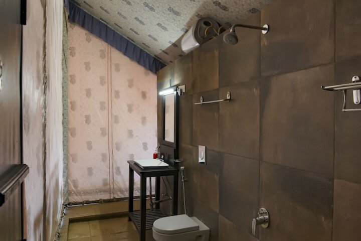 Room 25 of 38