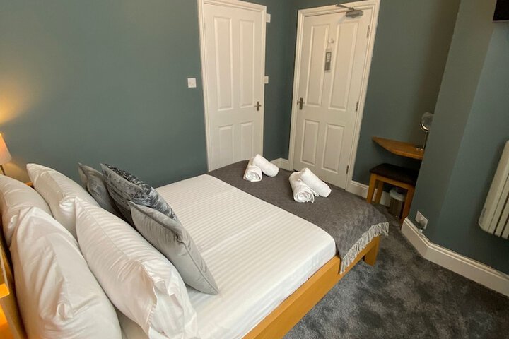 Room 3 of 60