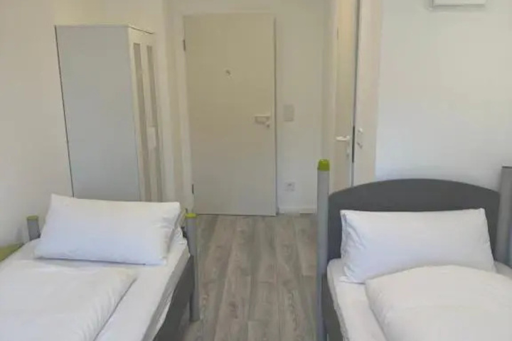 Room 9 of 13
