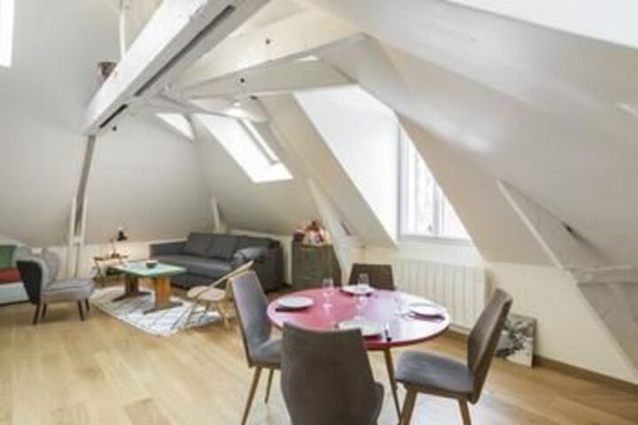 Room 9 of 12