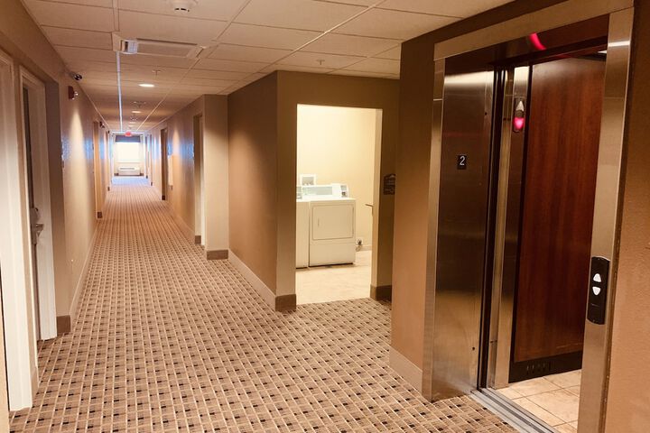 Ballroom/Hall 31 of 36