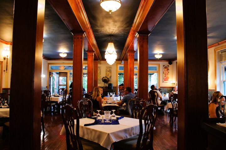Dining 46 of 51