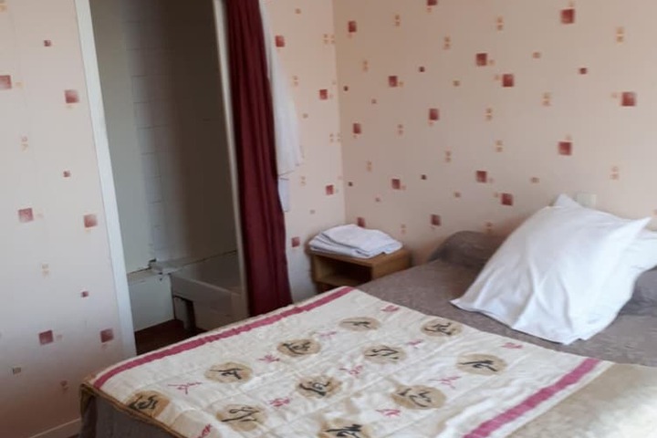 Room 6 of 40