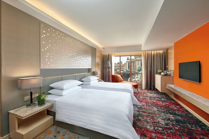 Room 4 of 33