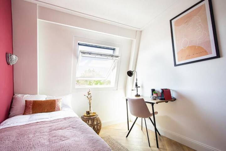 Room 4 of 40