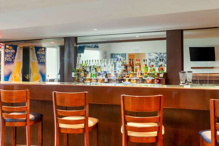 Lounge 48 of 60