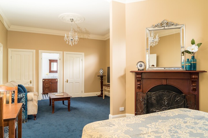 Room 13 of 32