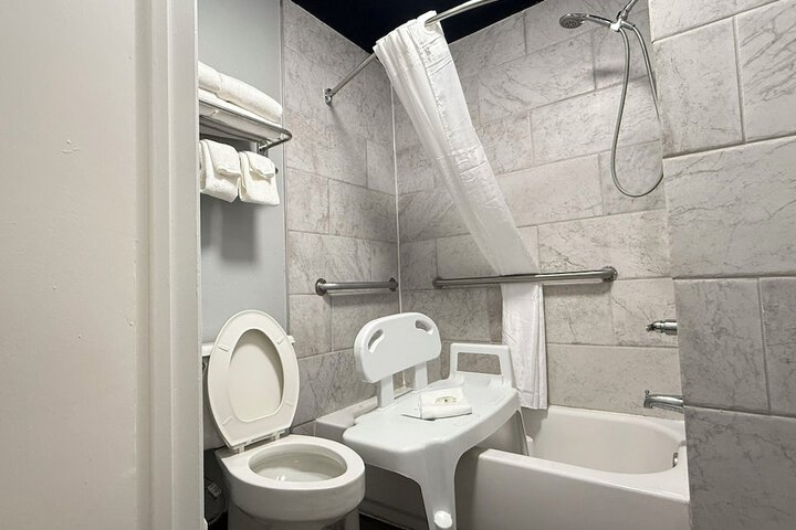 Room 10 of 23