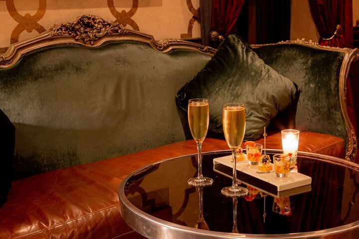Lounge 51 of 65