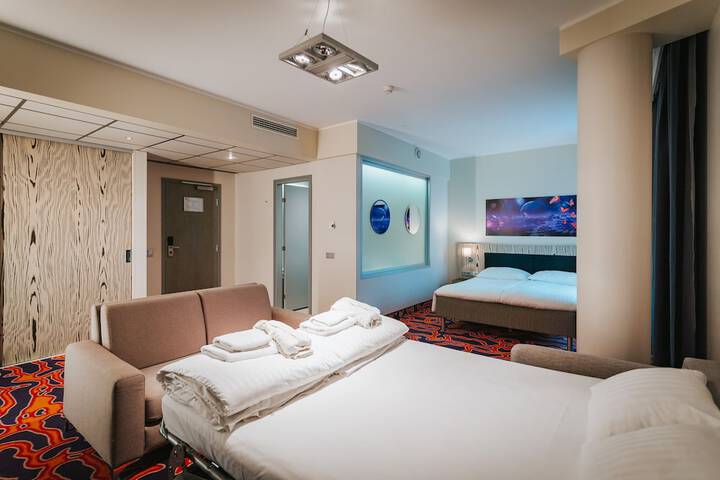 Room 31 of 108