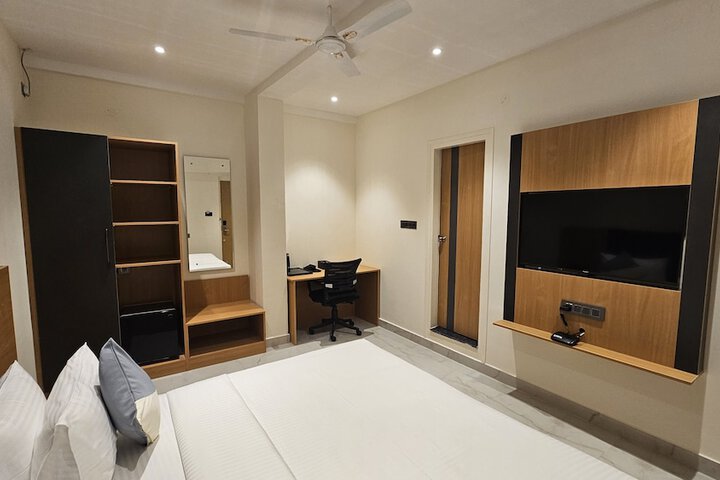 Room 6 of 33